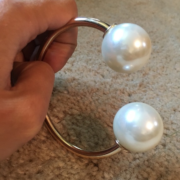 Pearl gold bangle bracelet - Picture 2 of 3